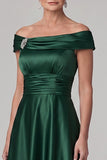 Vestido de Mãe da Noiva de cetim franzido verde escuro verde escuro com strass