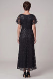 Vestido Midi Mãe da Noiva preto com decote bato, linha A, com lantejoulas franzidas