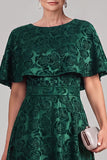 Vestido Midi de Mãe da Noiva verde escuro com gola redonda e decote redondo verde escuro com capa