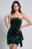 Vestido de cocktail curto sem alças e franzidos em veludo verde escuro