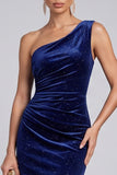 Vestido de noite franzido em veludo azul-marinho com glitter