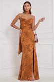 Vestido de dama de honor Maxi estampado em laranja queimado, capuz de bainha e cetim, com fenda lateral