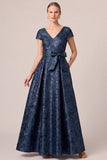 Vestido de mãe da noiva Jacquard de decote em V, decote em V, mangas longas de Mãe da Noiva, com faixa de laço