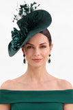 Chapéu Fascinator de Flor em Tecido Sinamay Verde Escuro com Pena