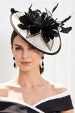 Chapéu Fascinator de Penas Base-Branco Sinamay Preto Branco