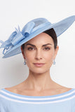 Chapéu Fascinator de Laço Sinamay em Malha Azul com Penas