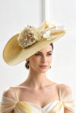 Chapéu Fascinator de Rede de Palha Amarelo Tecida com Tecido Flor Borboletas e Penas