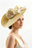 Chapéu Fascinator de Rede de Palha Amarelo Tecida com Tecido Flor Borboletas e Penas