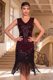 Vestido de lantejoulas pretas douradas com decote em V e franjas