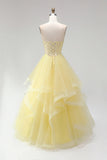 Vestido de baile amarelo Espartilho Pérolas sem alças Vestido longo de finalista com folhos e camadas