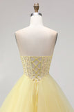 Vestido de baile amarelo Espartilho Pérolas sem alças Vestido longo de finalista com folhos e camadas