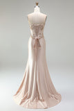 Vestido longo de baile de baile de sereia de cetim em cetim e misangas com alças