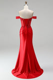 Espartilho sereia vermelho ombro descoberto, cetim com lantejoulas, apliques, vestido comprido de baile com fenda