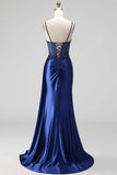 Vestido de baile de finalista azul royal com gola branca transparente floral de cetim e lantejoulas franzidas