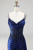 Vestido de baile de finalista azul royal com gola branca transparente floral de cetim e lantejoulas franzidas