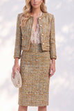 Vestido de trabalho em Tweed dourado de mangas compridas com botas simples e bolsos