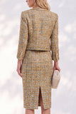 Vestido de trabalho em Tweed dourado de mangas compridas com botas simples e bolsos