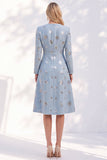 Vestido de trabalho midi azul de decote redondo e decote redondo