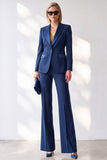 Fato feminino azul-escuro de 2 peças, com lapela em pico e decote em V, peito simples
