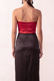 Vestido formal longo sem alças de cetim preto vermelho com bainha e fenda