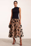Vestido formal preto de decote alto com estampado floral em tule Midi