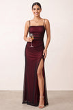 Vestido de noite longo com alças finas pretas vermelhas e fenda