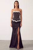 Vestido formal longo sem alças com pérolas de cetim preto branco e sereia