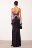 Vestido formal longo com alças finas florais pretas com contas