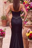 Vestido Maxi Strapless Strapless com Corset Preto Cetim Cortado com Missangas e Abertura Lateral