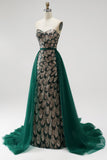 Vestido de concurso comprido sem alças com contas e lantejoulas verde-escuras e drapeado em tule