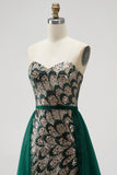 Vestido de concurso comprido sem alças com contas e lantejoulas verde-escuras e drapeado em tule