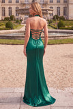 Vestido comprido de baile de sereia de cetim verde escuro com contas