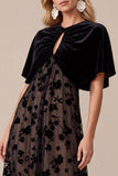 Vestido Midi Preto de Veludo A-Line com gola redonda e capelet