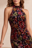 Vestido de veludo midi sereia de gola alta bordô com folhos