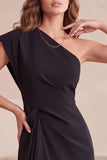 Vestido de cocktail midi preto de um ombro franzido com renda