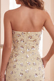 Vestido de cocktail Midi sem alças amarelo claro com lantejoulas