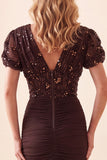 Vestido formal comprido em chiffon em chiffon castanho com decote em V e decote em V castanho