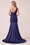 Vestido formal longo em cetim de sereia azul escuro com lantejoulas de um ombro