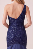 Vestido formal longo em cetim de sereia azul escuro com lantejoulas de um ombro