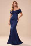Vestido formal longo e franzido de cetim em forma de sereia azul-escuro