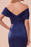 Vestido formal longo e franzido de cetim em forma de sereia azul-escuro