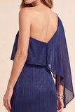 Vestido formal azul escuro de bainha de um ombro comprido com fenda