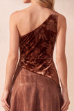 Vestido formal longo de veludo floral de um ombro em linha A de café