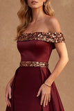 Vestido formal longo de cetim em linha A bordô com lantejoulas