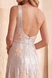 Vestido formal prateado, linha em A, um ombro comprido, com aplicações