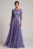Vestido longo de mãe da noiva com decote bata roxo com decote em linha A, bordado plissado