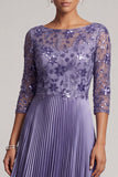 Vestido longo de mãe da noiva com decote bata roxo com decote em linha A, bordado plissado