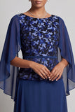 Vestido Mãe da Noiva comprido em chiffon, decote azul-marinho com decote em A, com mangas esvoaçantes