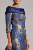 Vestido midi de mãe da noiva azul real com estampado de ombros e mangas 3/4