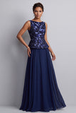 Vestido longo de mãe da noiva com gola de bateau azul marinho estampado em chiffon em linha A